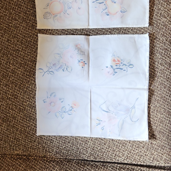 Two Vintage hand made napkins. - Picture 6 of 9